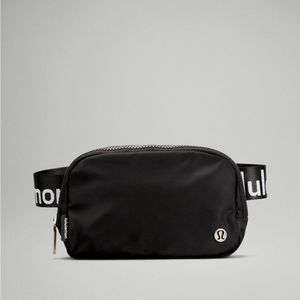 Lululemon Everywhere Belt Bag
